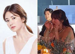 Song Hye Kyo bị đồng nghiệp lạnh nhạt ở sự kiện nhưng bù lại được khen có mắt nhìn &#8220;phi công&#8221;