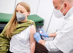 WHO: Khuyến khích tiêm vaccine khi cúm mùa và COVID-19 cùng hoành hành