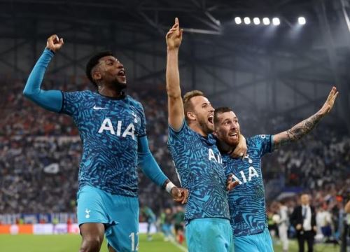 Champions League: Tottenham, Frankfurt ngược dòng vào vòng 1/8