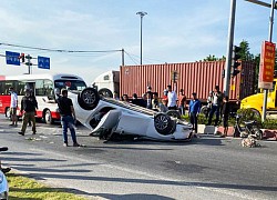 Cô dâu, chú rể thoát chết sau vụ xe hoa lật ngửa trên đường 'đưa nàng về dinh'