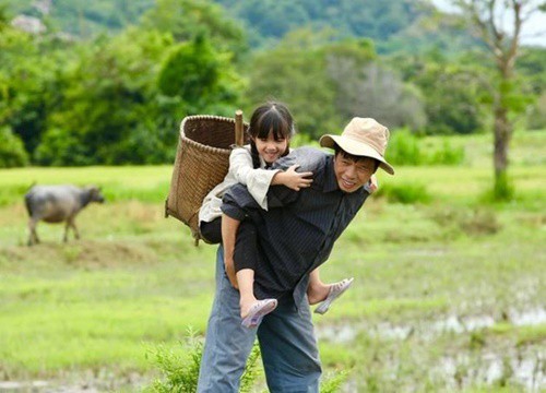 "Mẹ rơm" lùi lịch phát sóng 1 ngày