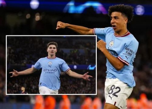 Thuyền trưởng Man City giúp 2 học trò đi vào lịch sử Champions League