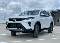 Toyota Fortuner 2022 thêm trang bị, giá tăng cao nhất 42 triệu đồng tại Việt Nam