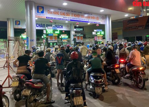 TP Hồ Chí Minh: Hàng loạt cây xăng quay lại điệp khúc 'hết xăng, còn dầu'