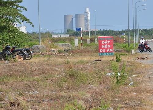 Vụ 'trung úy công an bị tố lừa đảo tiền đặt cọc mua đất': Không biết đất bị kê biên?