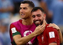 Bồ Đào Nha giành vé sớm, HLV Santos khen ngợi Ronaldo