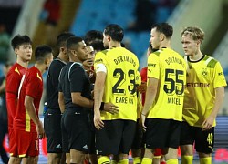 Cầu thủ Dortmund ngỡ ngàng khi trận gặp Việt Nam chỉ có 1 phút bù giờ