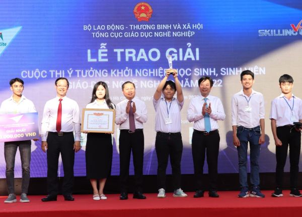 Dự án 'Máy đo huyết áp qua smartphone' đoạt giải Nhất ý tưởng khởi nghiệp Startup Kite 2022