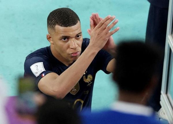 Mbappe phớt lờ FIFA