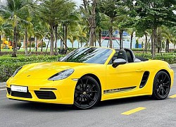 Porsche 718 Boxster T vừa chạy 3000km rao bán 5,7 tỷ ở Hà Nội