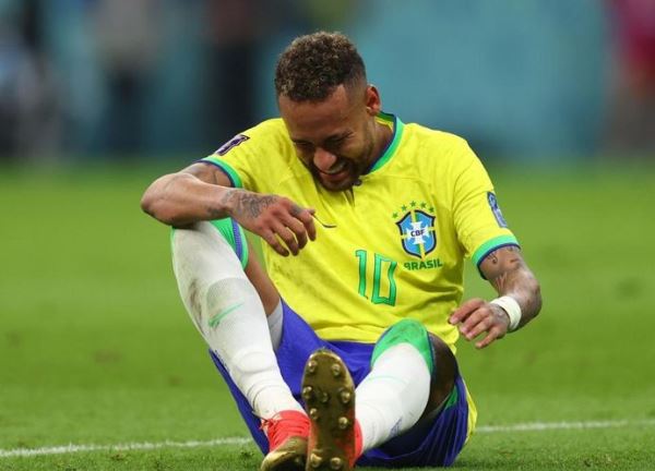 Ronaldo 'Béo' chỉ trích CĐV Brazil vì Neymar