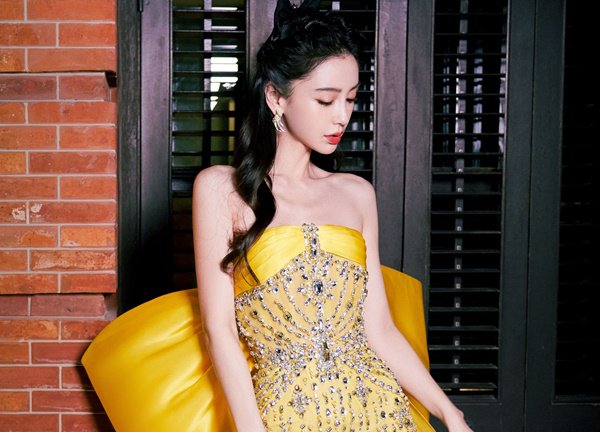 Angelababy khủng hoảng phiên vị