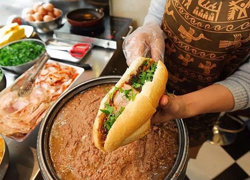 Bánh mì Việt Nam: Từ món ăn vỉa hè đến đặc sản đường phố ngon nhất thế giới