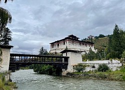 Chinh phục &#8220;Hang hổ&#8221; trên vách đá cao hơn 3.000m ở Bhutan