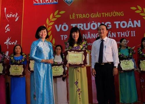 Cô giáo Ngữ văn 31 năm 'truyền lửa' cho bao thế hệ học trò