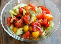 Giảm cân hiệu quả với cách làm salad cà chua tươi mát