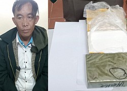 Bắt giữ kẻ mua bán 4 bánh heroin