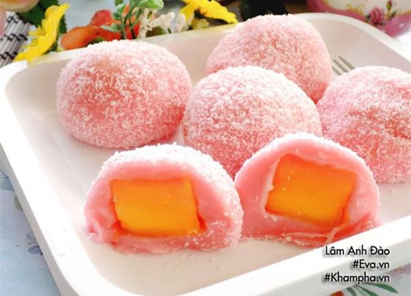 Dẻo dẻo, thơm thơm, ngon ngọt với bánh mochi vị dâu nhân xoài tuyệt hảo