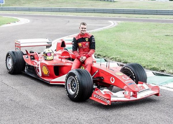 Ferrari F2003 của Michael Schumacher đạt kỷ lục hơn 372 tỷ đồng