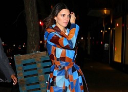 Kendall Jenner lên đồ "kín cổng cao tường" đi chơi tối cùng bạn bè