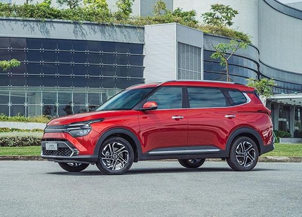 Kia Carens 2023 tại Việt Nam có giá "chát" nhất phân phúc MPV cỡ nhỏ