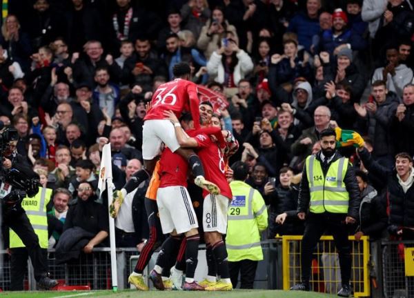 Man United thắng 4-2 trong ngày vắng Ronaldo