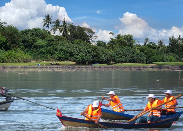 Mưu sinh trên đầm An Khê: Nối tiền nhân và hậu thế