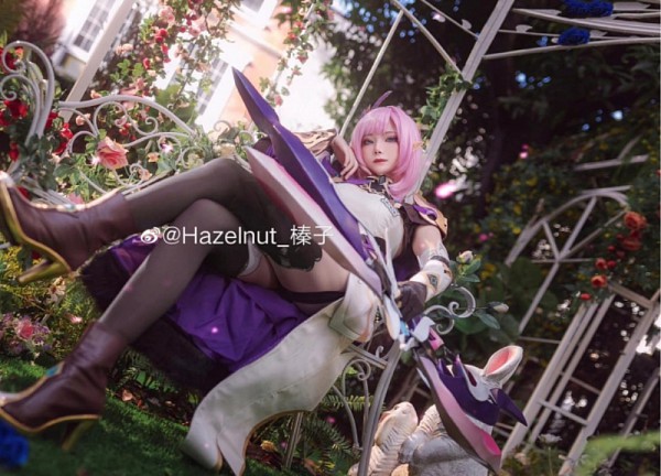 Ngắm màn cosplay Elysia trong Honkai Impact cực kỳ mãn nhãn, thế này bảo sao BeryL không chọn ngay làm skin CKTG