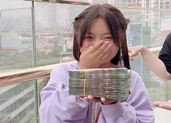 Phúng Phính Hà Giang khoe xấp sổ tiết kiệm 400 triệu: Bố mẹ sắp có nhà mới, mua cả xe cho giúp việc