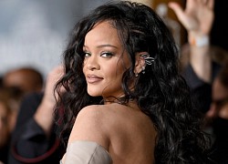 Rihanna so sánh việc làm mẹ với... uống axit