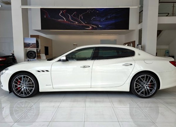 Bảng giá xe Maserati tháng 11/2022