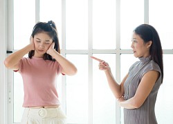 Từ nhỏ câu tôi hay nghe nhất là: "Con làm chị, phải hiểu chuyện!"