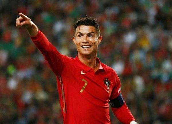 Vị trí phù hợp cho Ronaldo ở World Cup là ghế dự bị