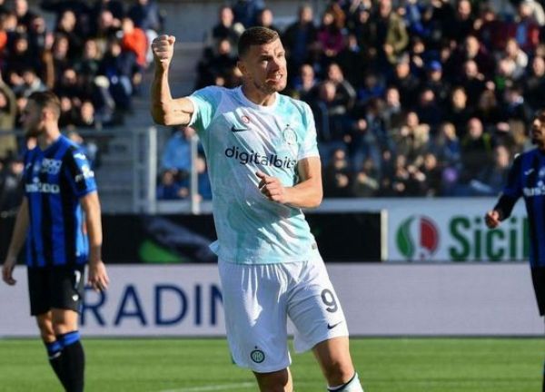 Chân sút 36 tuổi giúp Inter ngược dòng thắng Atalanta