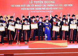 Hà Nội tuyên dương thủ khoa xuất sắc năm 2022 vào ngày 18-11