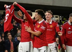 Man Utd thắng hú vía, Aston Villa 'đổi vận'