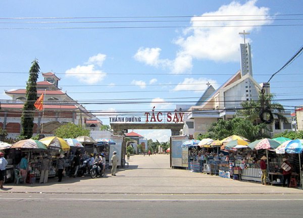 Nhà thờ Tắc Sậy - điểm hành hương Cha Diệp linh thiêng