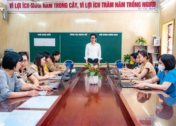 Hành trình 28 năm gắn bó với giáo dục của thầy Hà Huy Hiệp