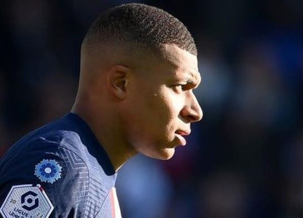 HLV PSG: 'Mbappe không đứng trên đội bóng'