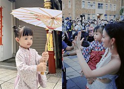 Con gái Đông Nhi đáng yêu khi mặc Kimono, được fan "săn đón" tại Nhật