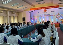 Mỗi thầy, cô giáo là tấm gương sáng về học tập, rèn luyện, đổi mới