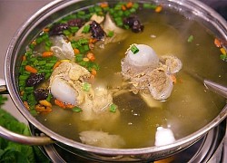 Nấu canh xương làm thêm bước này hết sạch mùi hôi: Canh trong veo thơm ngọt, không bị đục nước