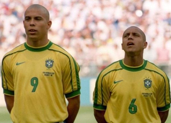 Roberto Carlos và khoảnh khắc cứu mạng Ronaldo 'béo'