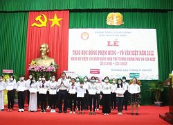 271 học sinh, sinh viên nhận học bổng Phạm Hùng - Võ Văn Kiệt