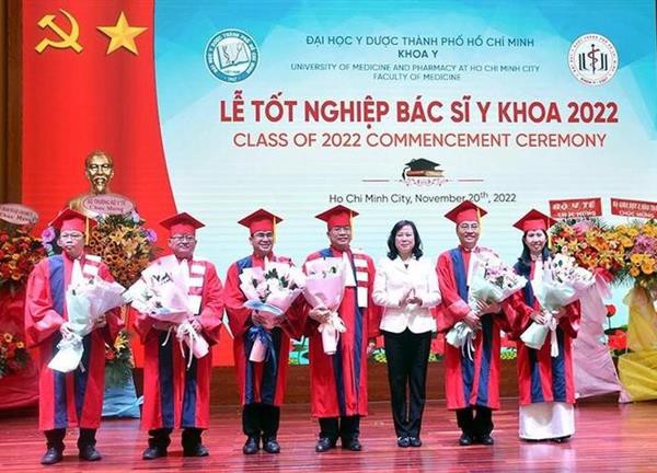 372 bác sĩ y khoa đầu tiên tốt nghiệp theo chương trình chuẩn năng lực