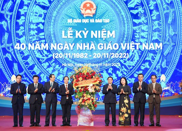 Các thầy, cô giáo phải là tấm gương sáng cho học sinh về tình yêu thương, sẻ chia và trách nhiệm