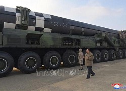 Nhà lãnh đạo Triều Tiên Kim Jong-un giám sát việc phóng thử ICBM