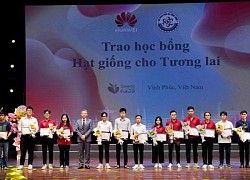 Trao 50 suất học bổng công nghệ cho sinh viên tài năng