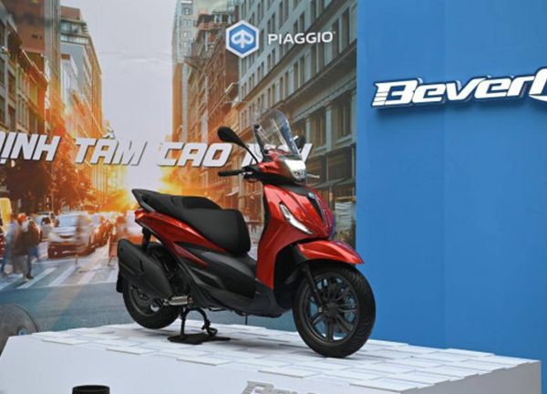 Cận cảnh Piaggio Beverly S tại Việt Nam - đối thủ mới của Honda SH 350i