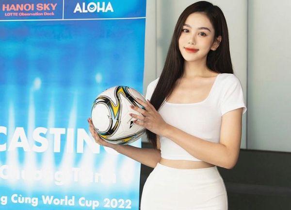 Hot girl Hà thành 'say nắng' tuyển Pháp ở World Cup 2022